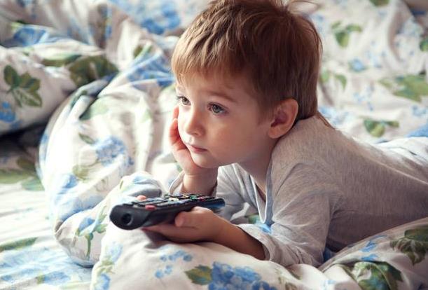 孩子长期看电视的危害有多大？智力受损还是轻的